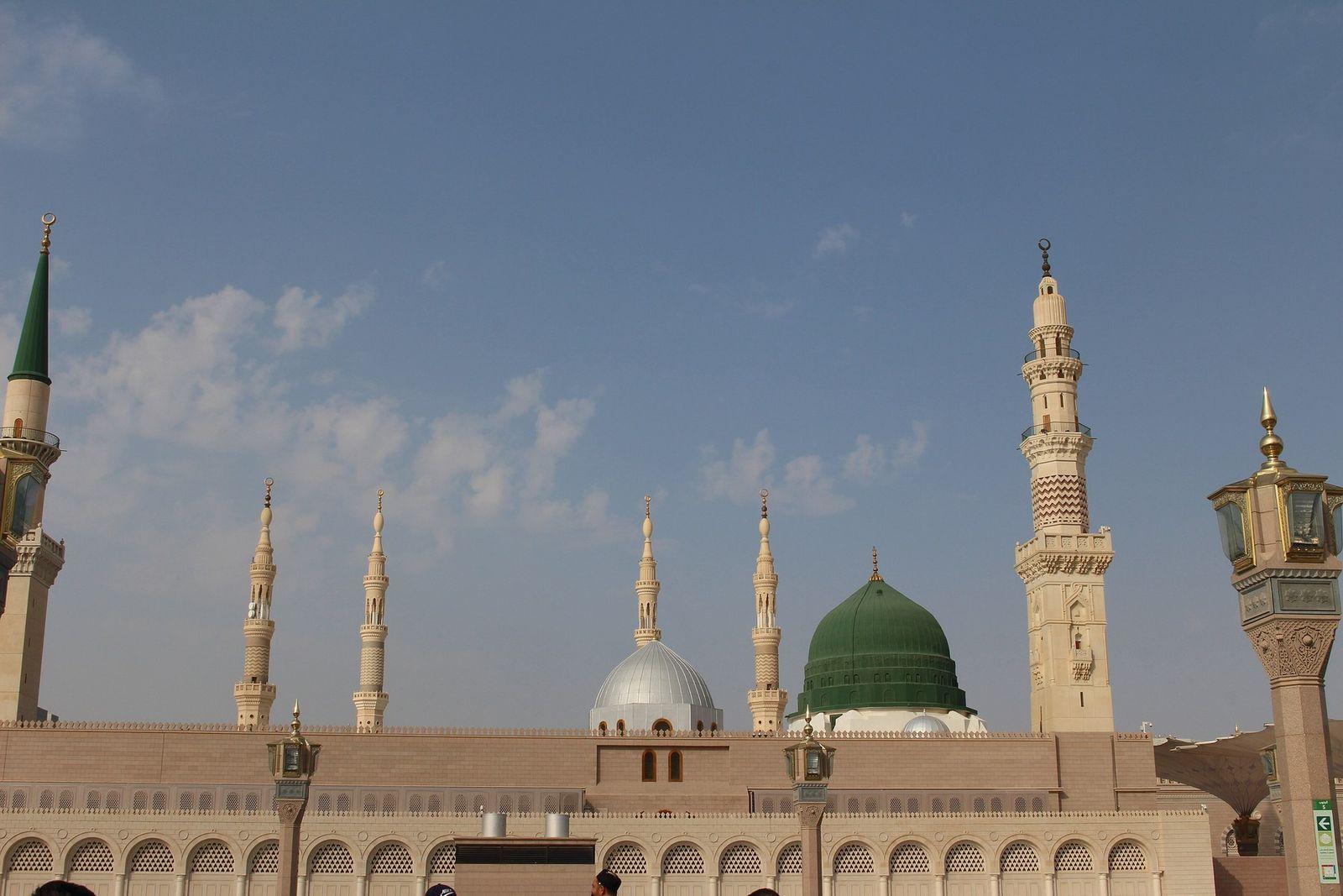 Mescid-i Nebevî'nin Yeşil Kubbesi ve minareleri